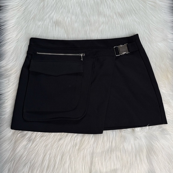 Zara Black Asymmetrical Cargo Mini Skirt with Pocket Detail - Picture 2 of 7